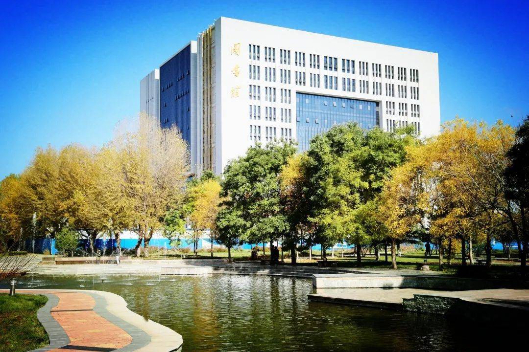 四月微风中甘肃高校的花儿又开始竞放