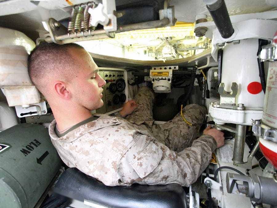 开m1a2主战坦克是一种什么感觉