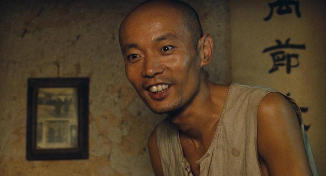 余华活着经历了丧妻丧女丧孙福贵是靠什么活下去的