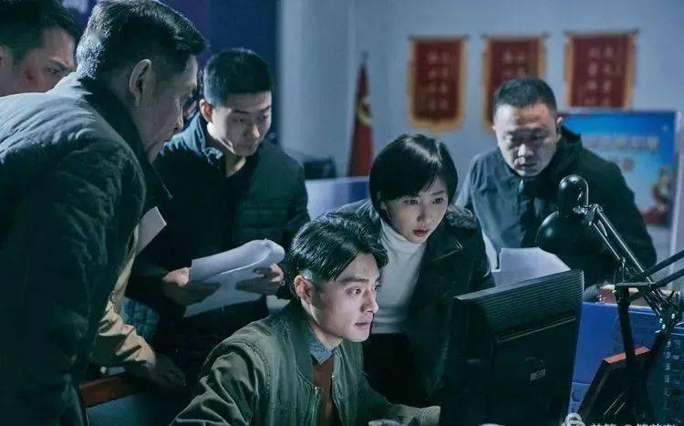 阴差阳错闹出惊天命案,刑警丁伟错失挚爱,狂野追凶,终陷窘境,谁知凶手