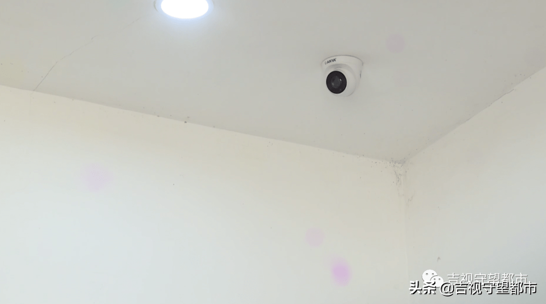 长春一浴池男更衣室安装摄像头