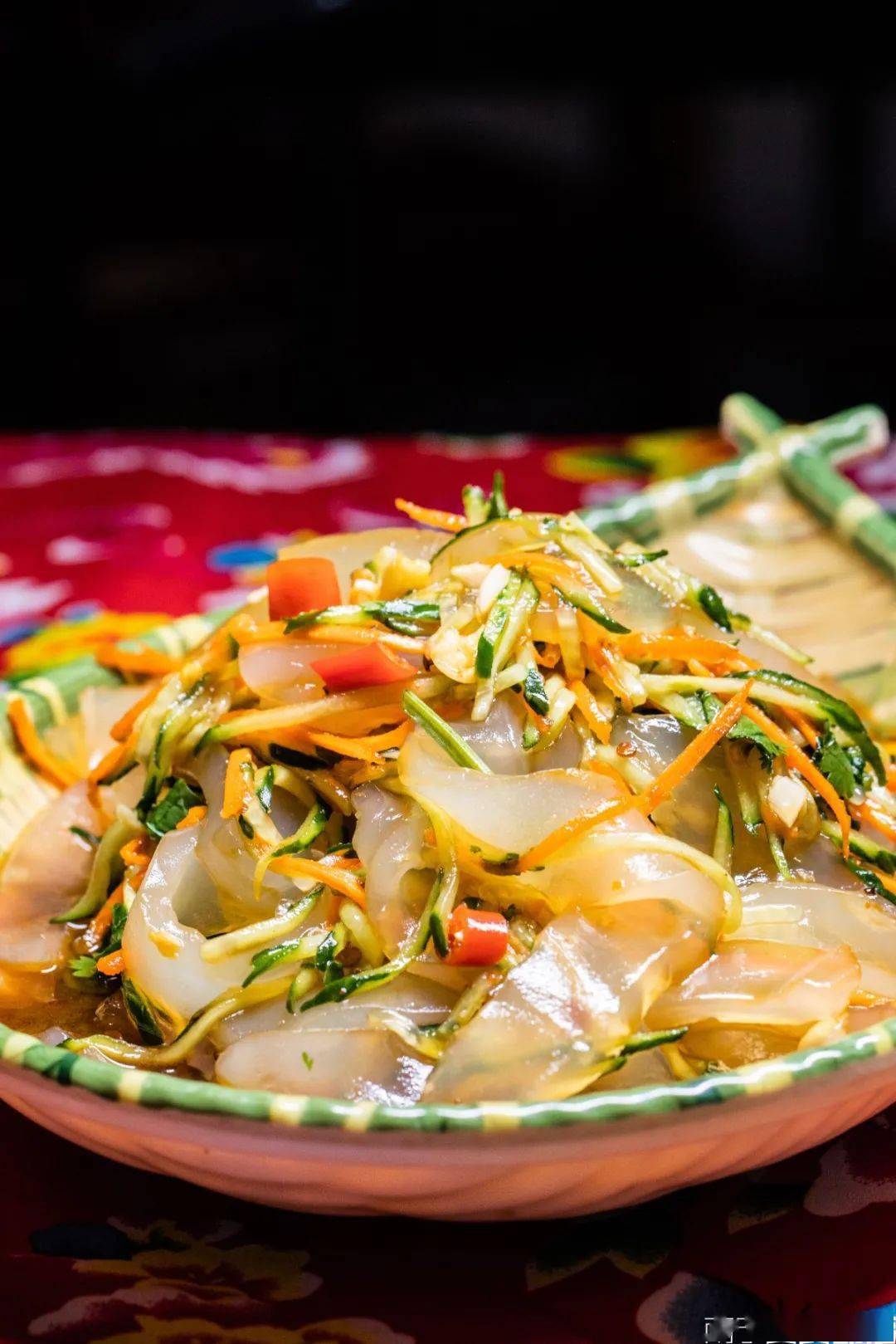 这份凉拌拉皮和南宁的夏天也超级适配.