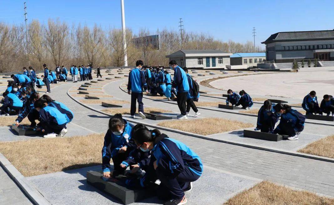 德育专栏白城一中开展清明节祭扫活动