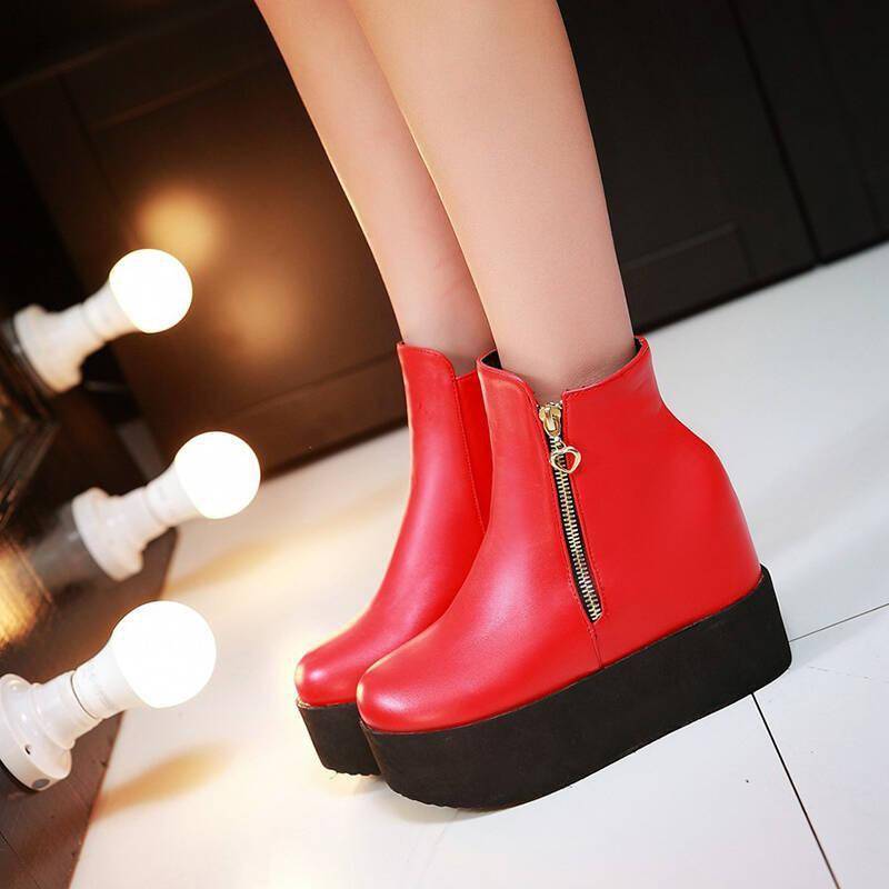 大家还记不记得那个"厚底鞋",在我的印象里它真的很丑,有点非主流的