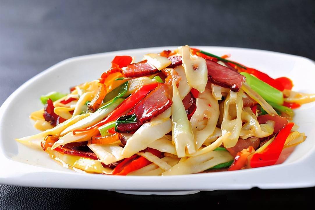 春天的毛竹笋,雷笋吃着最为鲜嫩,不管是炖汤还是炒肉吃,都受到很多人