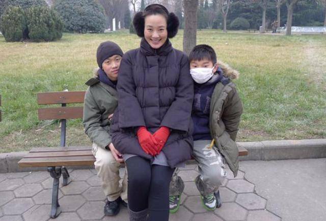 有种"后浪"是林依轮儿子,走秀时有气场,爸爸被"拍在沙滩上"_林子轩