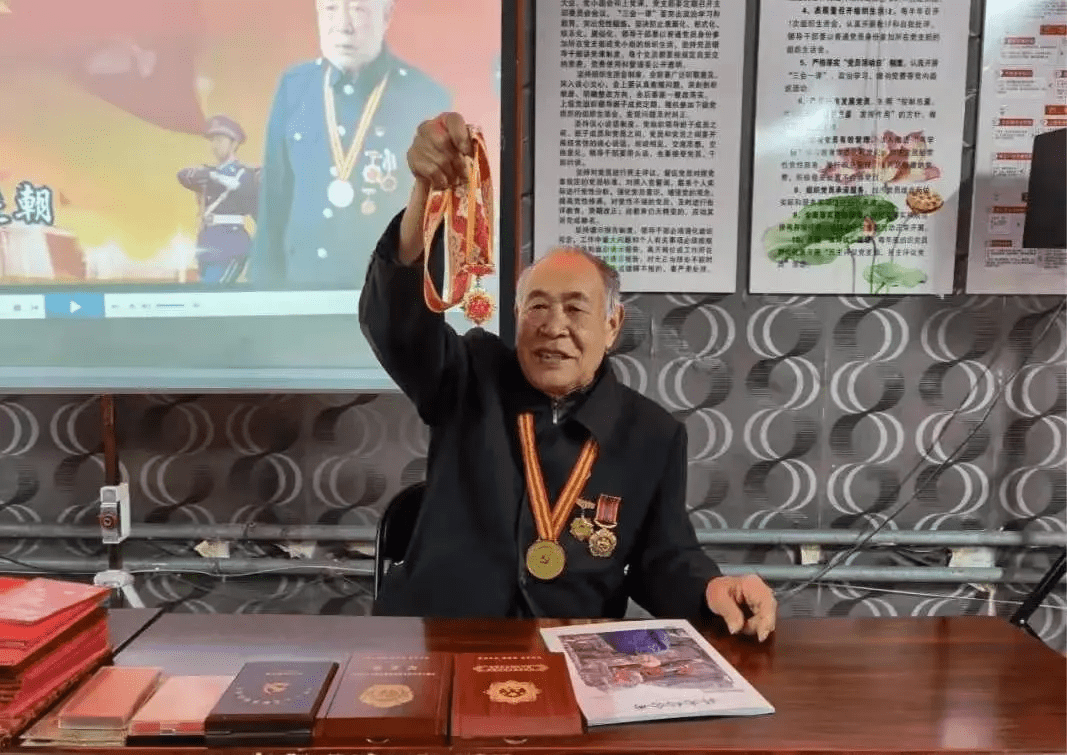 宣讲员分别讲述了《半截皮带的故事》《长征路上的小红军》等革命故事