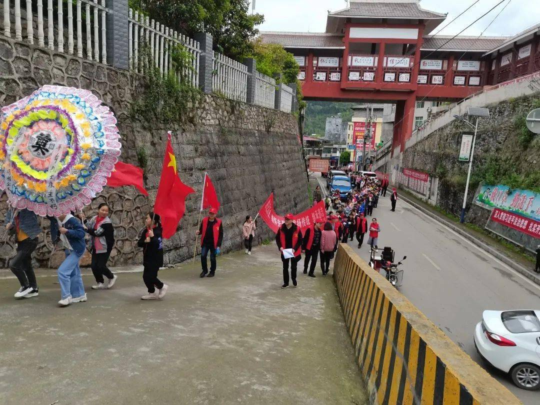 学党史,强信念,跟党走 |黔江区各中小学团队广泛开展清明节祭扫活动