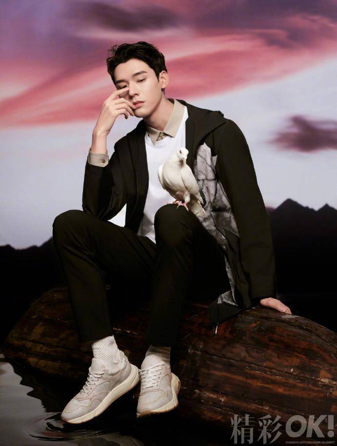 龚俊《ok!精彩》最新封面大片公开 这就是颜控的快乐吧!