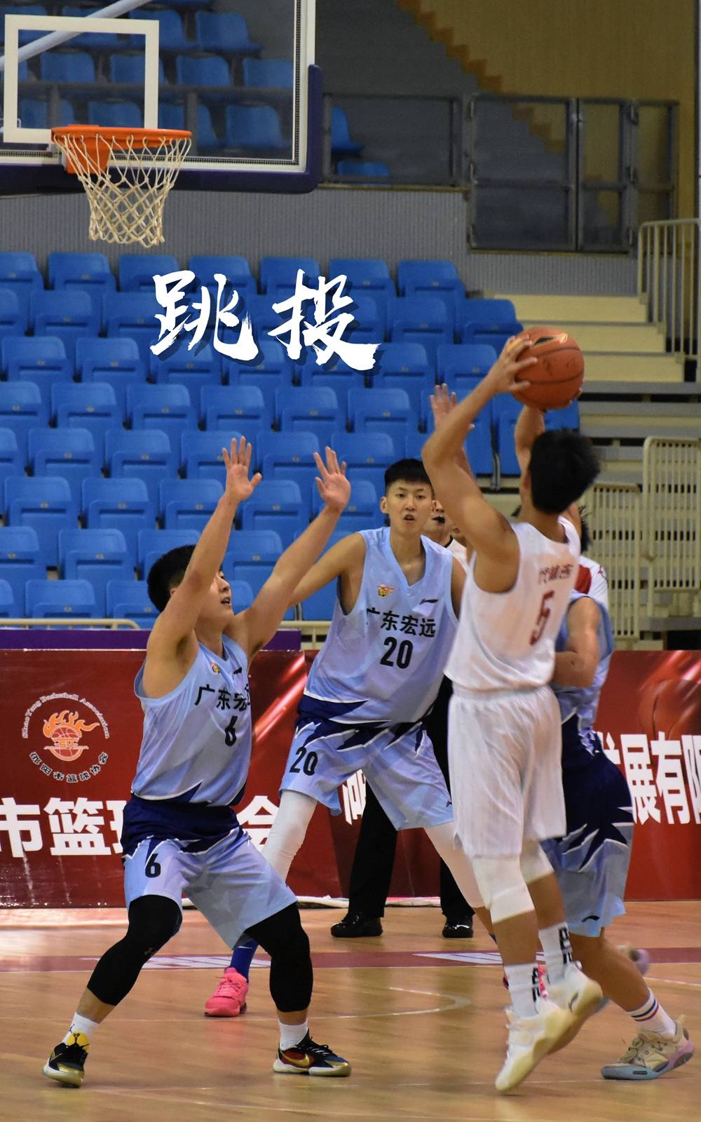 组图| 热血开战!来看cbdl小哥哥篮球场上帅气得分