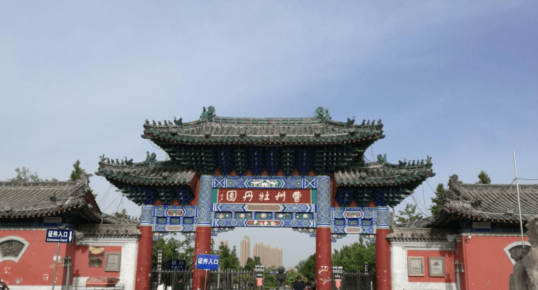 人口,距离汽车总站不到500米,直通曹州牡丹园,加上地标级的文旅步行街