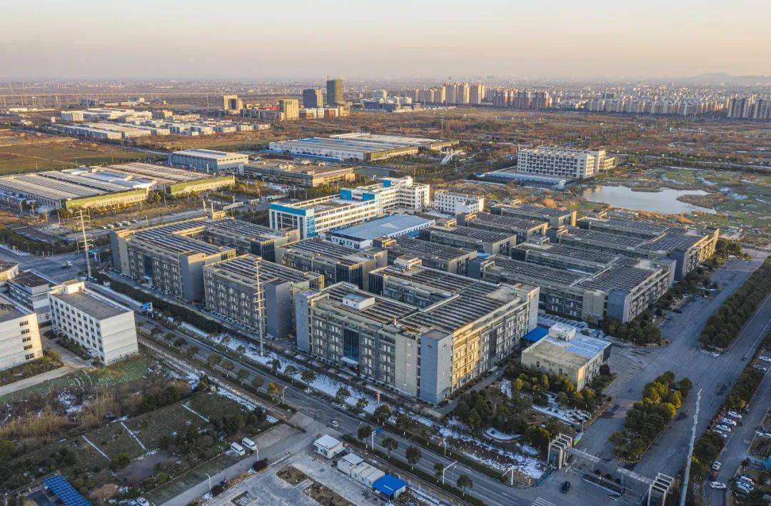 李建国 摄"在项目落地的十年里,航空航天产业园始终与海鹰共同成长,从