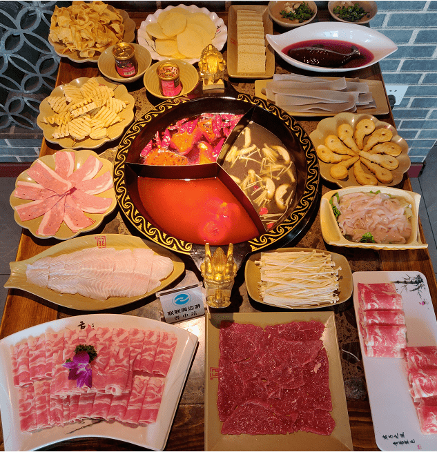 榆次大龙火锅四人餐128元享奔驰三味锅锅底草原羔羊肉草原肥牛巴沙鱼