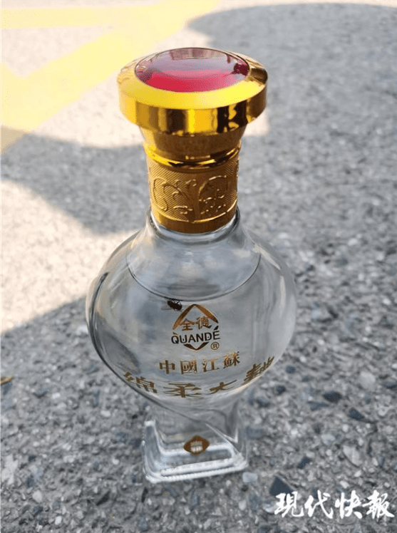 什么叫拆封后的酒 b0ea24bea993443793e1abf46e89320a.png