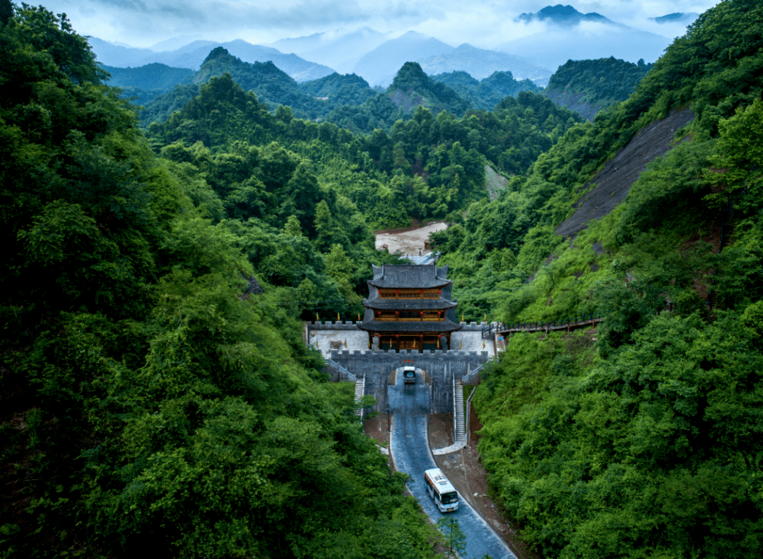怀化一村支书跟中南学子"闪舞" 为家乡文旅"景"上添花
