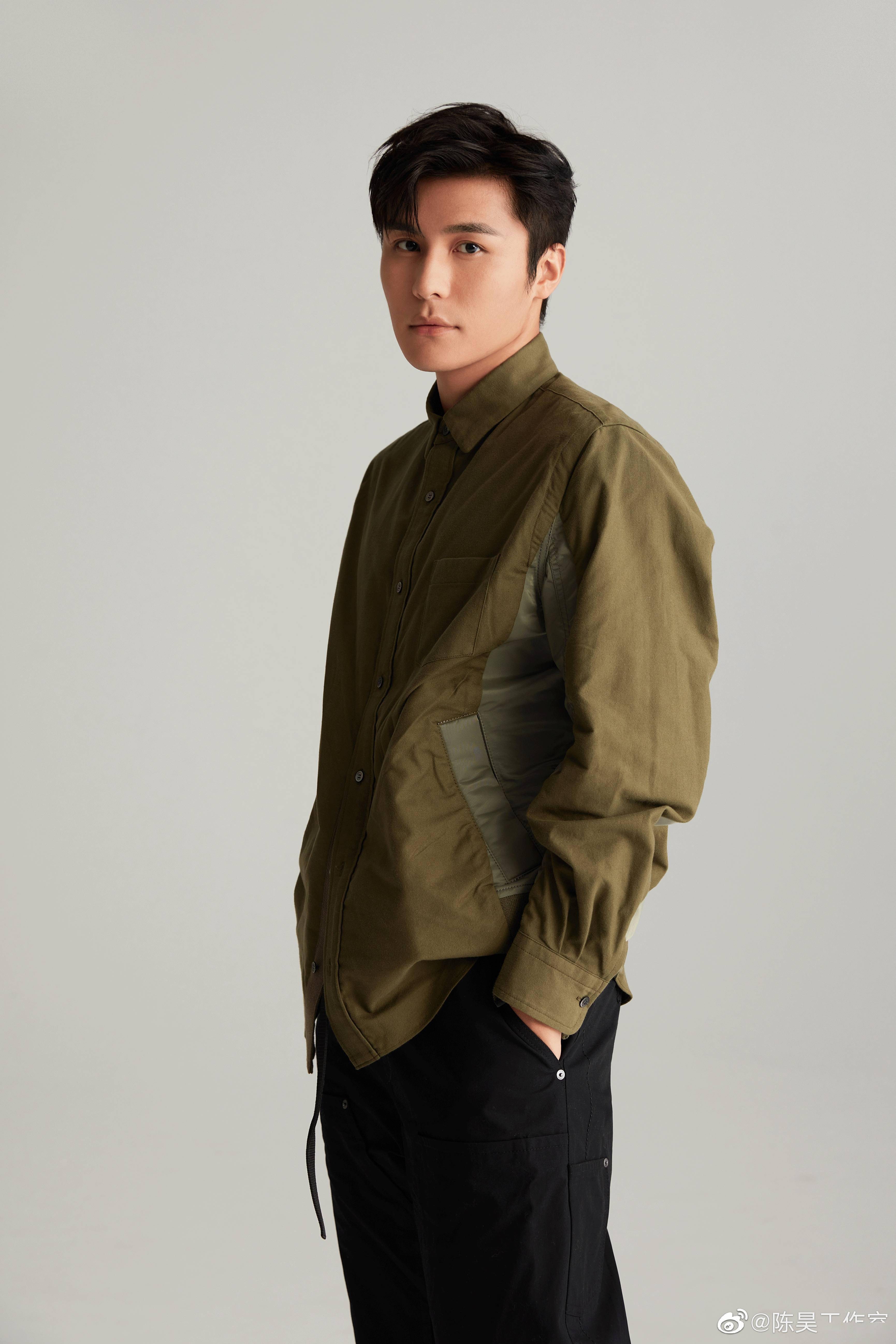 "束文波"拍"城池营垒"怕速降,但面对女孩很从容丨演员新势力