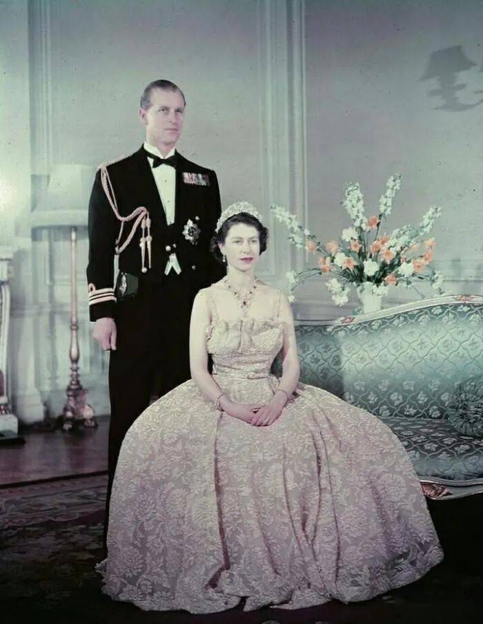 英国女王伊丽莎白二世丈夫菲利普亲王去世,享年99岁-搜狐大视野-搜狐新闻
