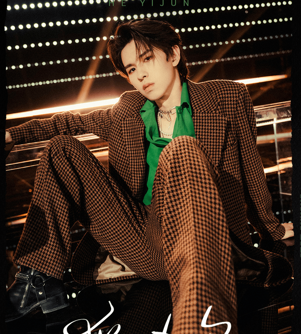 男的叫范臻尔,而且范臻尔和肖宇梁都曾是白色系公司旗下艺人↓大家还