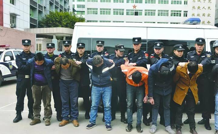 村霸拦路，免费观看高清短剧的乡村故事，村霸拦路，乡村故事中的高清短剧之旅
