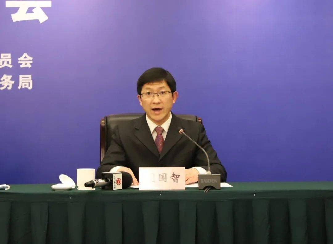 省税务局企业所得税处副处长周国智回答记者提问.