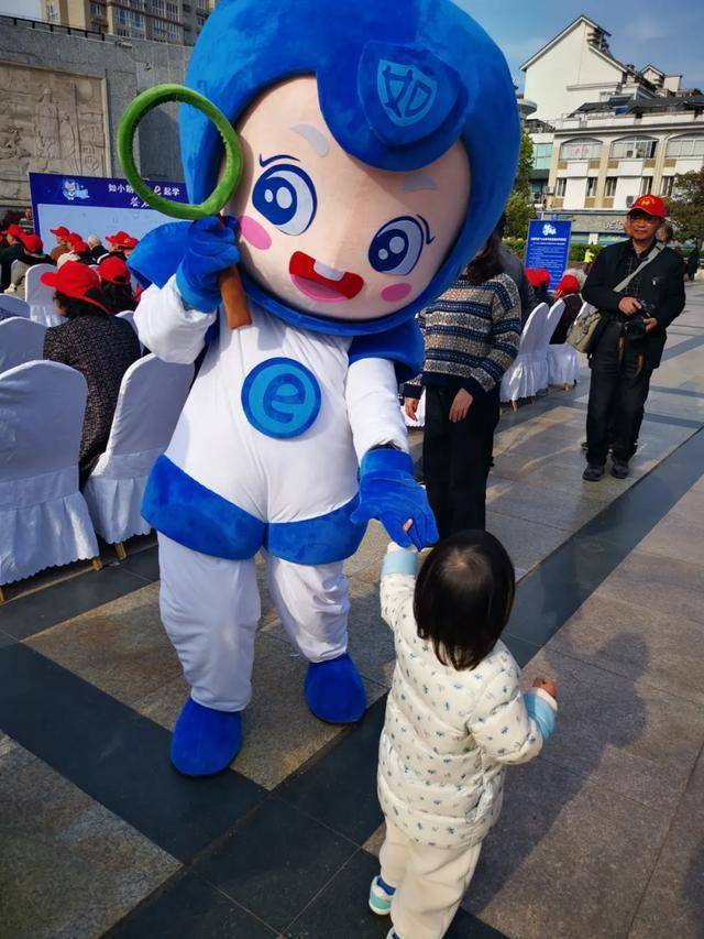 昨天下午,如皋安定广场有场大活动……_普法