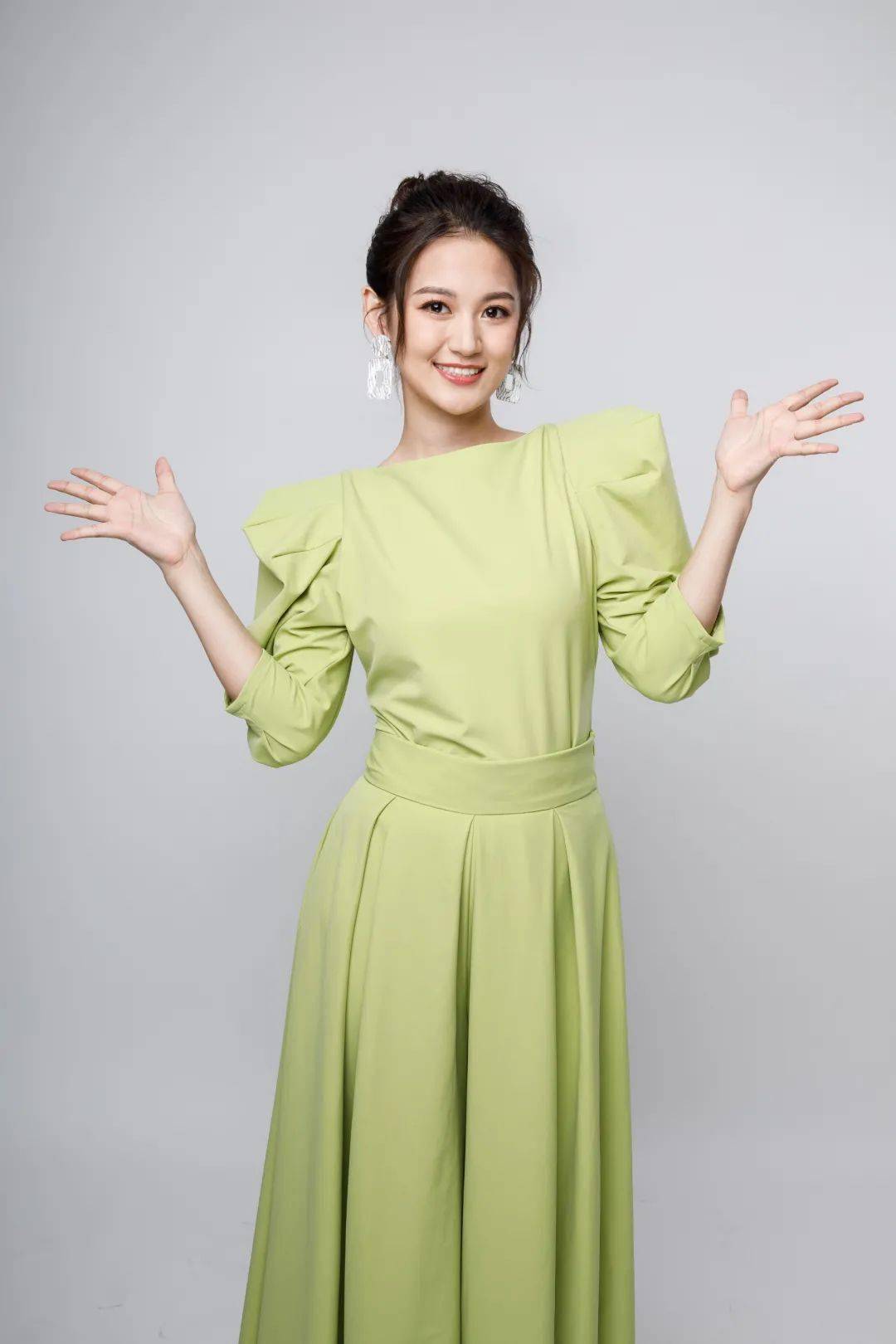 引来两位小鲜肉围观!_布兰特