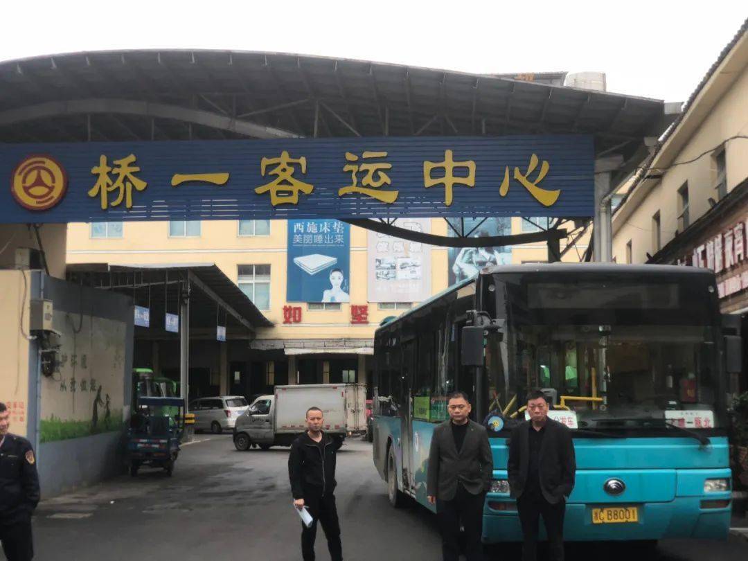 缩短旅客乘车等候时间,将在近期每周五,周六下午借调2辆大公交(核载60