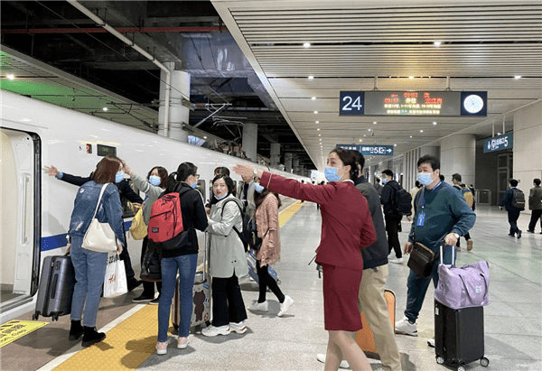 “百趟专列游广西”活动开启 打造广西“高铁+旅游”新业态