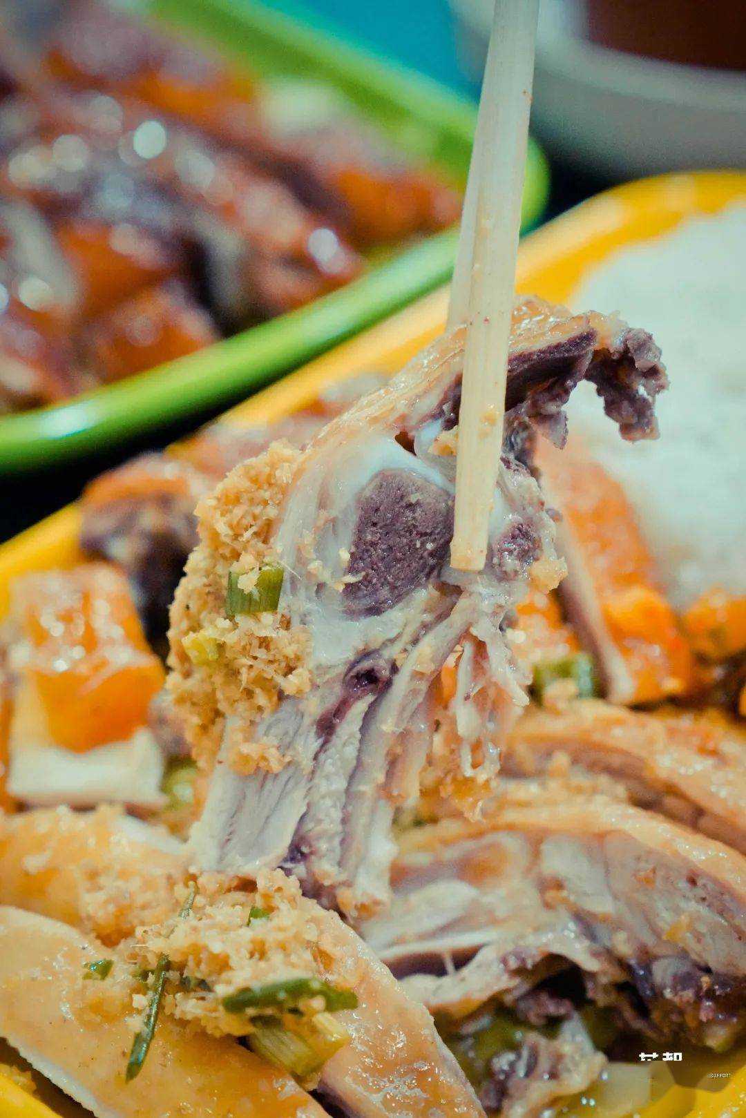 不愧是开店14年的清远洲心烧腊档一啖香脆烧肉打天下