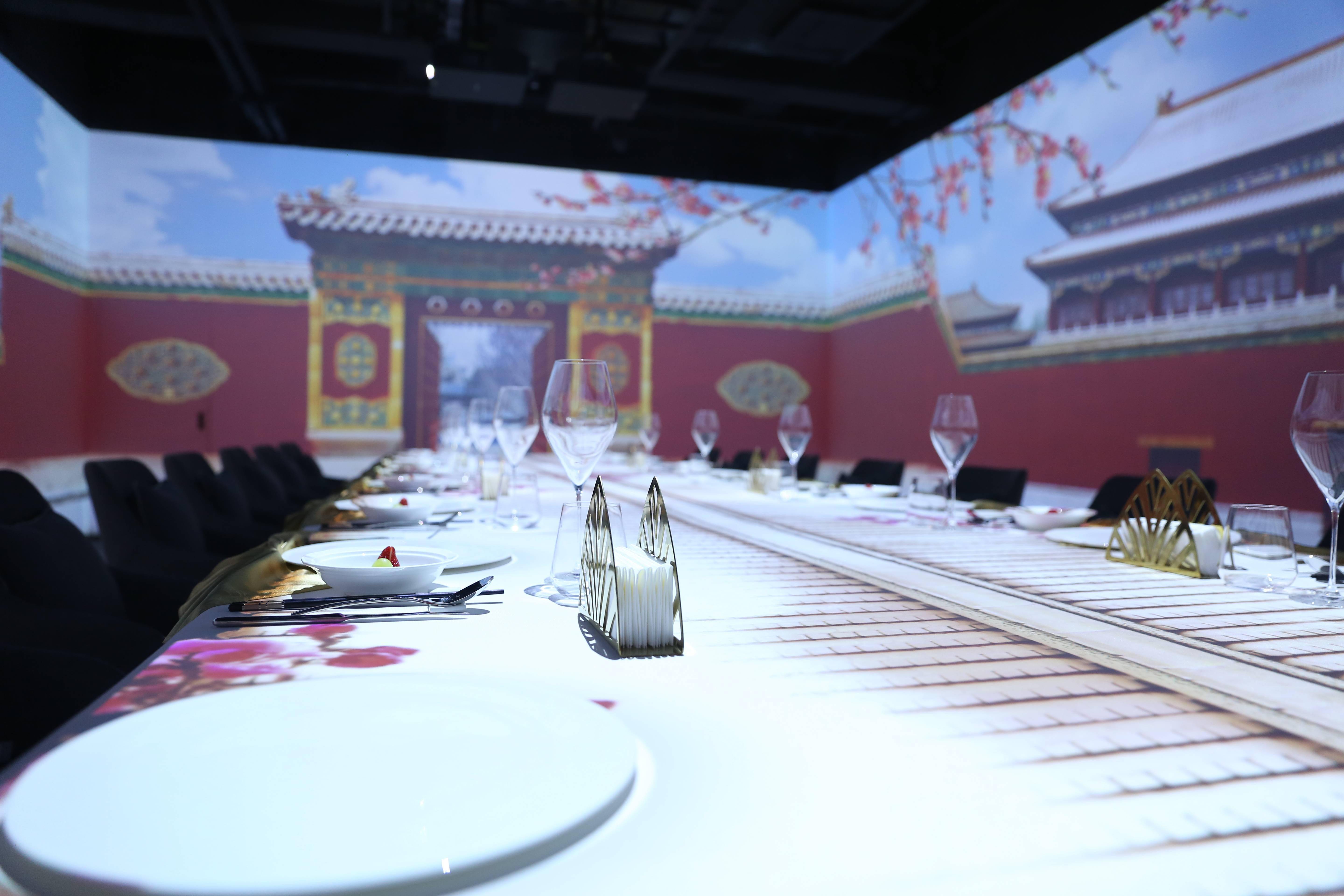 全聚德北京前门起源店光影餐厅亮相，体验“穿越”感受历史