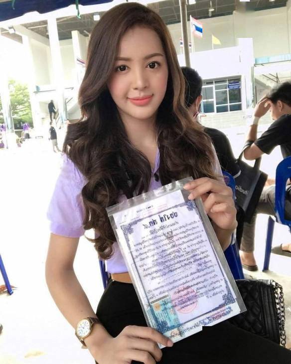 泰国征兵现场这么可爱的女孩子在这里一定是男孩子