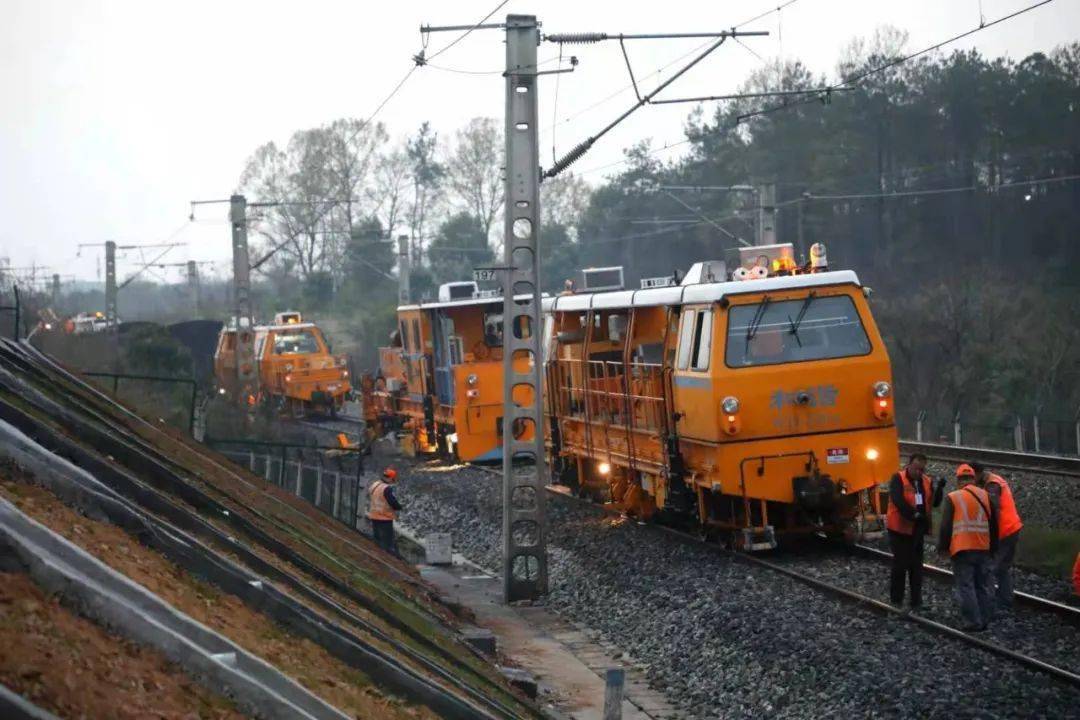 线集中修自3月9日以来为铁路运输保驾护航他们用忙碌和坚守劳作的身影