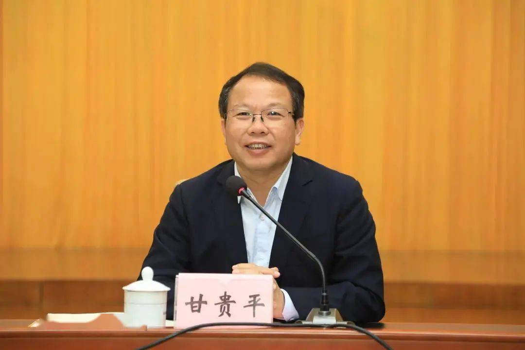 甘贵平说,自治区党委,政府把广西铁合金公司股权无偿划转给柳钢集团