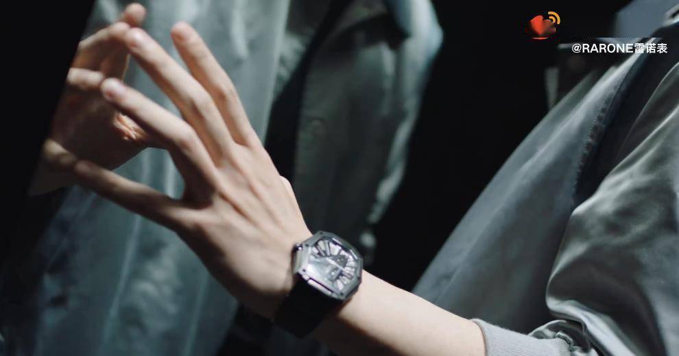 今天的福利属于i手控 范丞丞腕表代言官宣倒计时2天