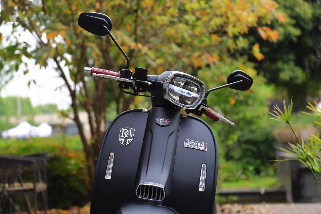 royalalloy发布gp300s388万元品味不一样的复古铁壳羊