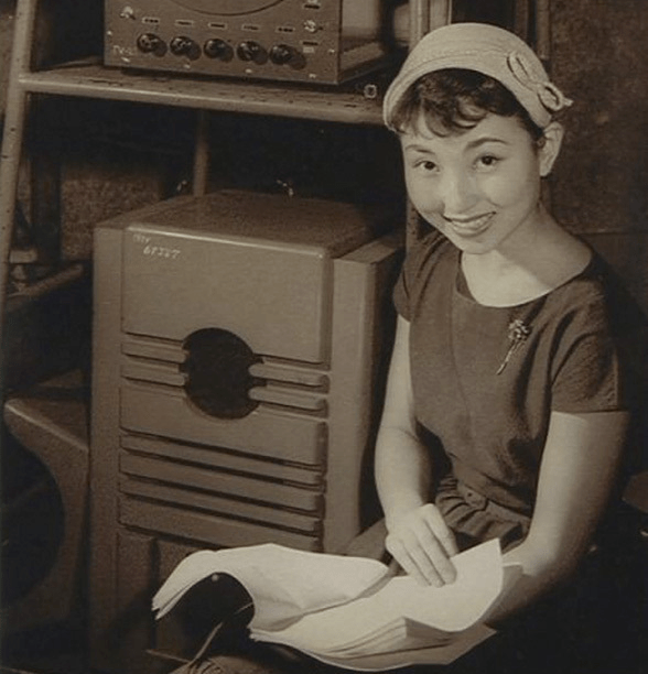 从被退学到一代女王这位88岁的女孩见证了日本教育的奇迹