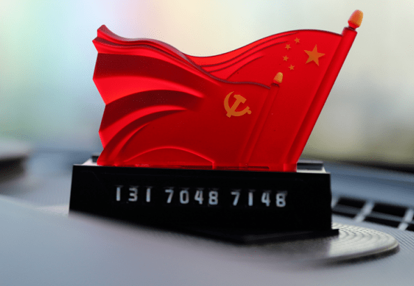 今年是建党100周年,长沙一名初中生设计了一款集国旗,党旗于一体的