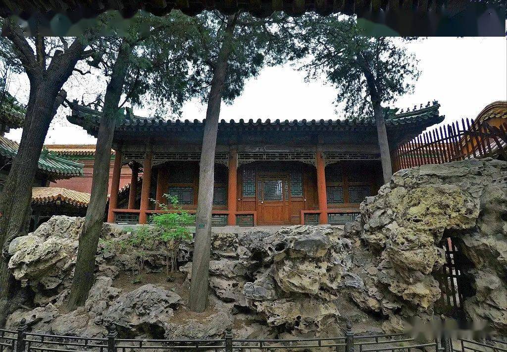 使乾隆改变了设计初衷这棵老树比这座花园的年龄还大再过几天 古华轩