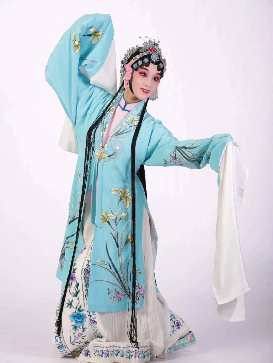 浙江昆剧团"代"字辈青年演员,工闺门旦师承张志红,王奉梅等,2019年