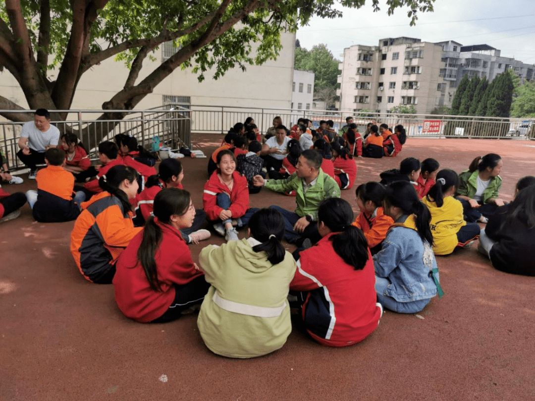 三台青年志愿者协会走进新生中学和鲁班中学:加入我们,相信爱的力量!