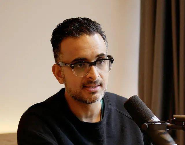 加拿大博主丹尼尔·邓布里尔 视频截图 观察者网:我们彼此可能都遇到