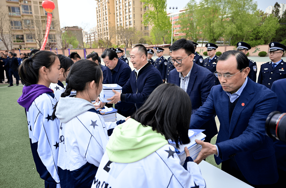 【要聞速遞】蘭州市舉辦4•15全民國家安全教育日暨反恐怖宣傳教