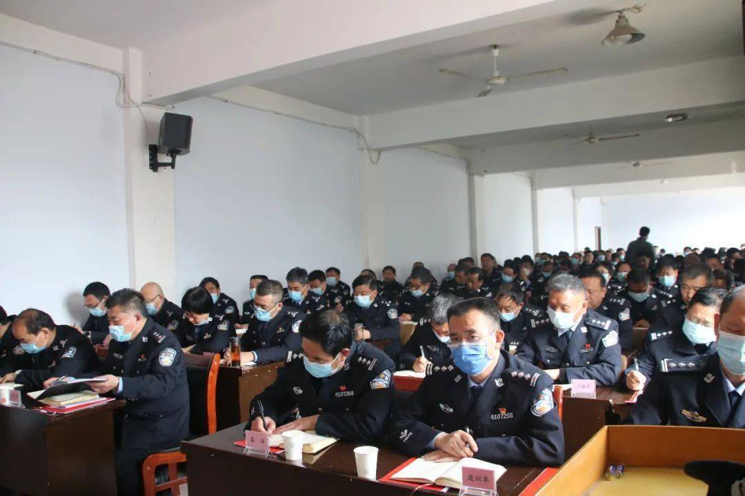 党委书记,监狱长陈军敬同志作了动员讲话,充分肯定了学习教育阶段监狱