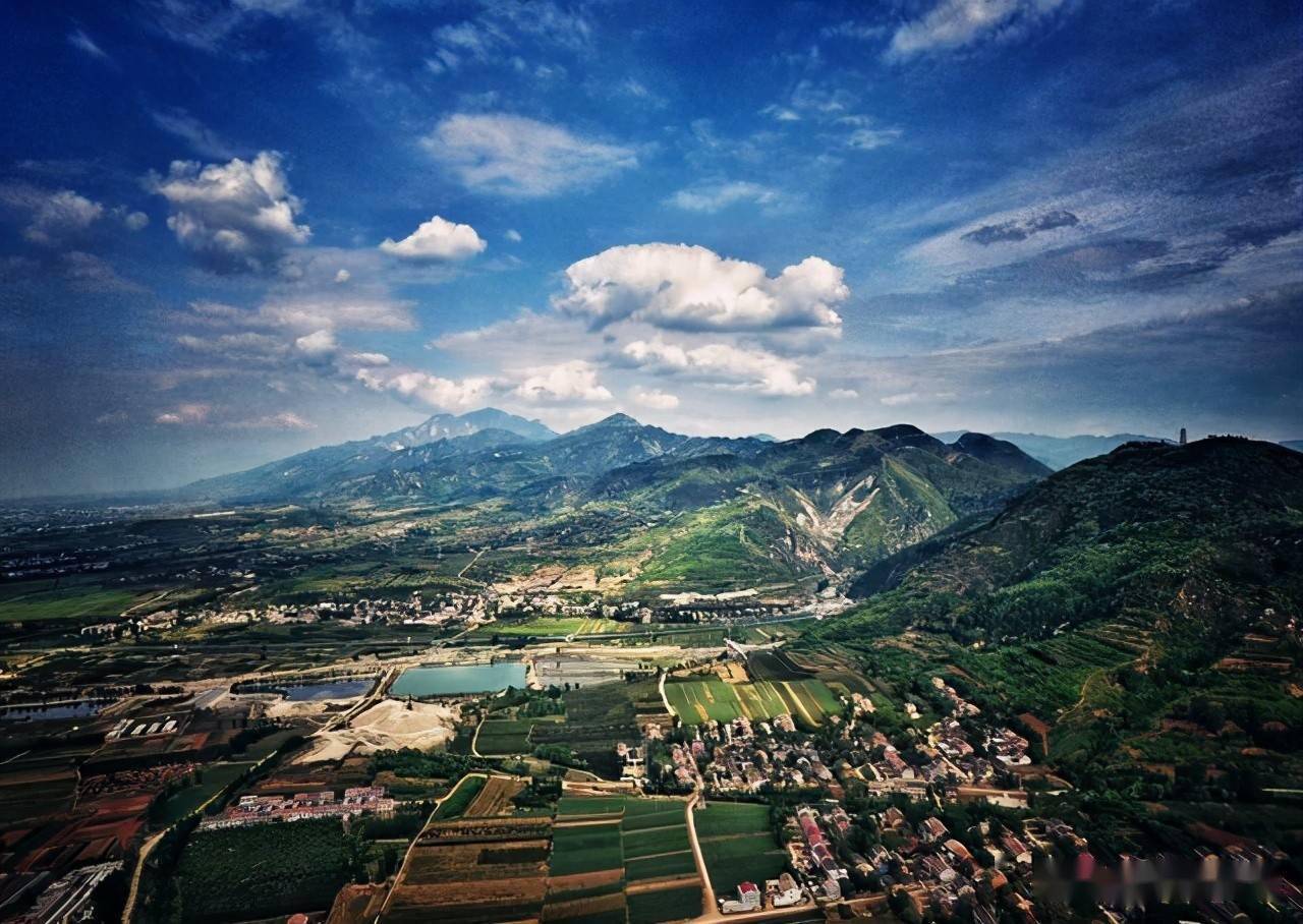 黄土台塬虽然地面平坦和缓,土层深厚肥沃,但地下水位较低,灌溉较为