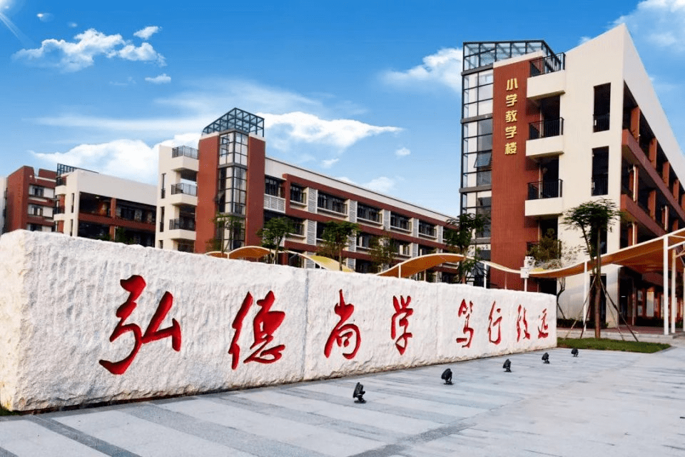 生活在增城,就相当于横躺在"城市客厅",20分钟可从新塘站抵达广州东站