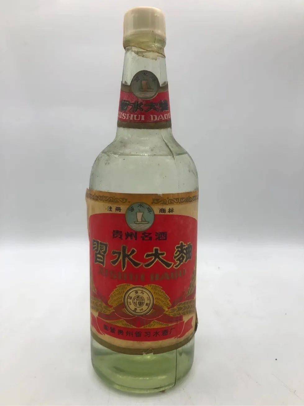 习水大曲属浓香型白酒, 酒香馥郁,回味绵甜柔润.