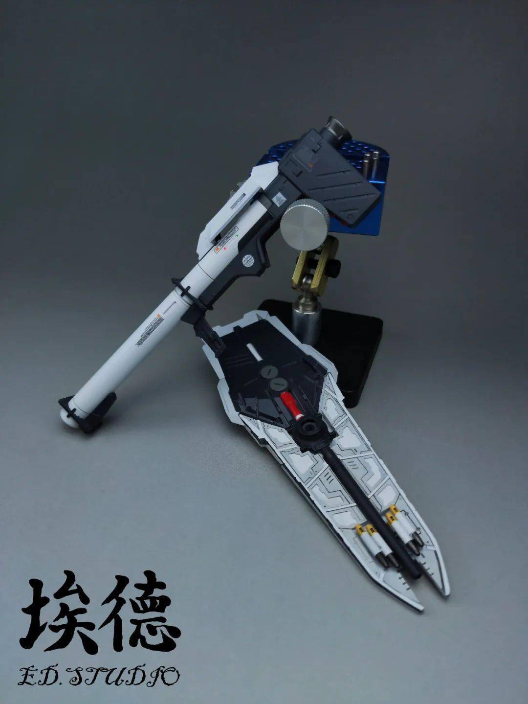 骡子快乐桶和盾牌部分制作难度也不会很复杂,个人不太喜欢盾牌蚀刻片