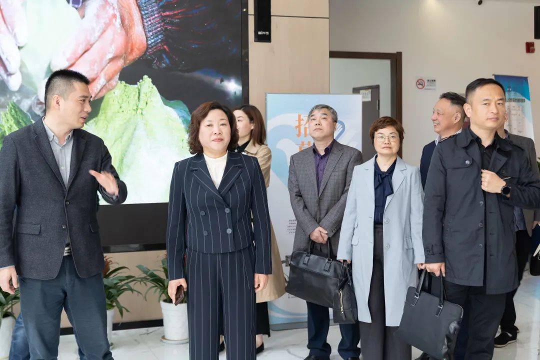 4月16日,区人大筹备组领导阮文静,金国平,楼建平,朱幼群,陈叶根等赴