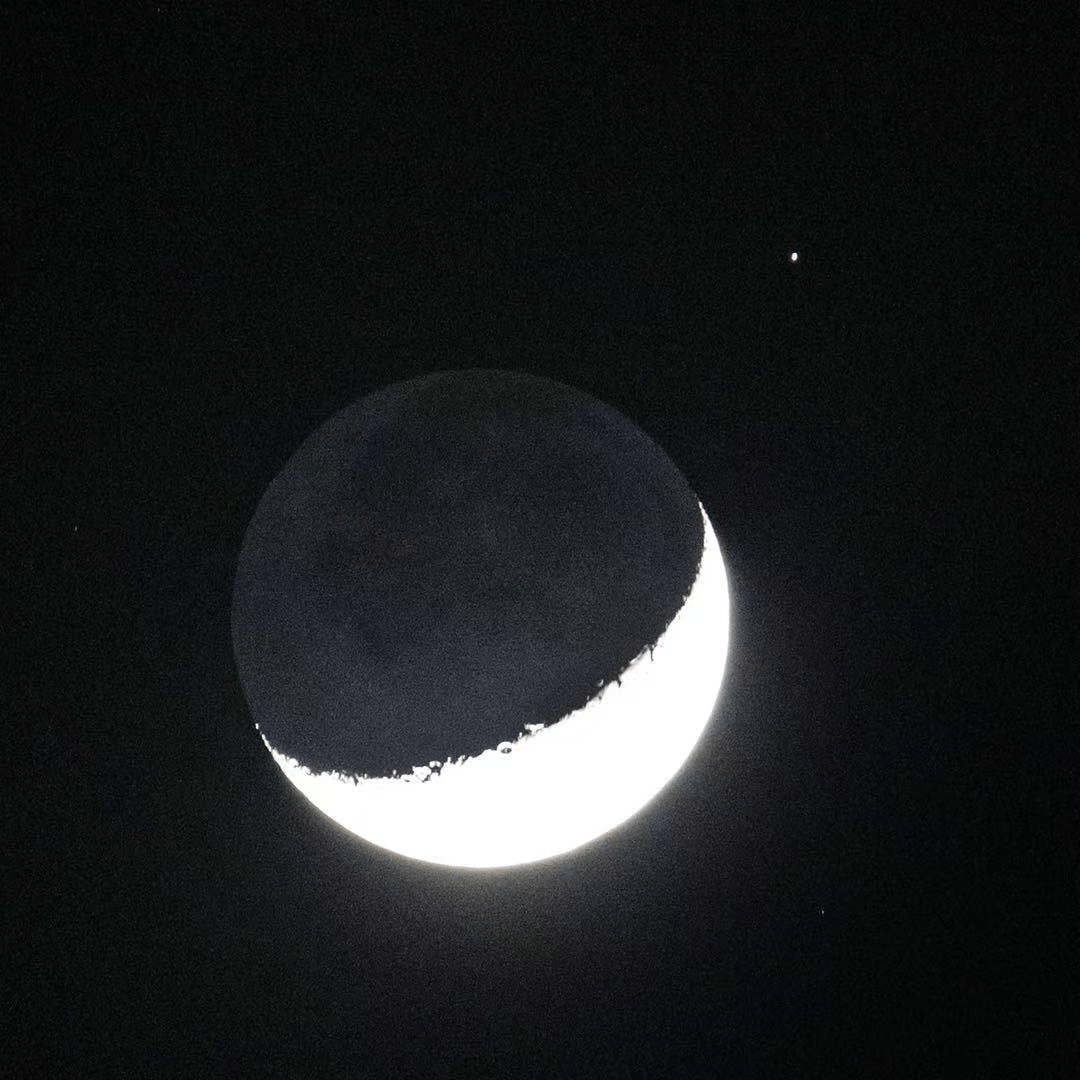 来源|“火星合月”上演！今晚，火星在月亮西北方缓缓划过