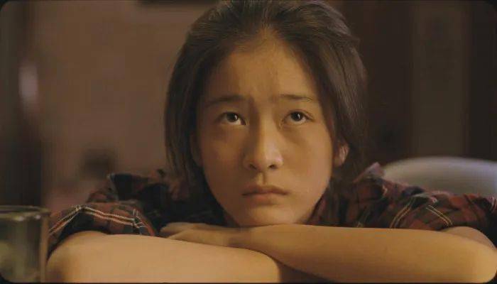 虽然女儿不再担心我的责备,但她还是有些难过.